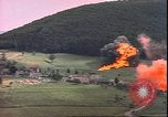 Standbild USAAF P-47s drop Napalm auf deutschen militärischen Anlagen Deutschland, 1945, aus Sekunde 11 historischem Filmmaterial Videoclip 65675059363