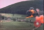 Standbild USAAF P-47s drop Napalm auf deutschen militärischen Anlagen Deutschland, 1945, aus Sekunde 12 historischem Filmmaterial Videoclip 65675059363