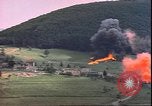 Standbild USAAF P-47s drop Napalm auf deutschen militärischen Anlagen Deutschland, 1945, aus Sekunde 13 historischem Filmmaterial Videoclip 65675059363