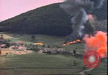 Standbild USAAF P-47s drop Napalm auf deutschen militärischen Anlagen Deutschland, 1945, aus Sekunde 23 historischem Filmmaterial Videoclip 65675059363
