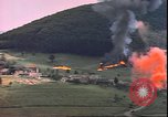 Standbild USAAF P-47s drop Napalm auf deutschen militärischen Anlagen Deutschland, 1945, aus Sekunde 24 historischem Filmmaterial Videoclip 65675059363