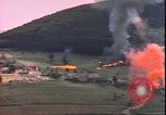 Standbild USAAF P-47s drop Napalm auf deutschen militärischen Anlagen Deutschland, 1945, aus Sekunde 27 historischem Filmmaterial Videoclip 65675059363