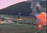 Standbild USAAF P-47s drop Napalm auf deutschen militärischen Anlagen Deutschland, 1945, aus Sekunde 28 historischem Filmmaterial Videoclip 65675059363
