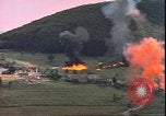 Standbild USAAF P-47s drop Napalm auf deutschen militärischen Anlagen Deutschland, 1945, aus Sekunde 33 historischem Filmmaterial Videoclip 65675059363