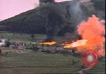 Standbild USAAF P-47s drop Napalm auf deutschen militärischen Anlagen Deutschland, 1945, aus Sekunde 42 historischem Filmmaterial Videoclip 65675059363