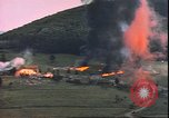 Standbild USAAF P-47s drop Napalm auf deutschen militärischen Anlagen Deutschland, 1945, aus Sekunde 62 historischem Filmmaterial Videoclip 65675059363