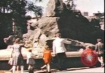 Standbild beschädigt Tiergarten Berlin Deutschland, 1945, aus Sekunde 22 historischem Filmmaterial Videoclip 65675059364
