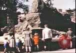 Standbild beschädigt Tiergarten Berlin Deutschland, 1945, aus Sekunde 27 historischem Filmmaterial Videoclip 65675059364