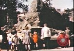 Standbild beschädigt Tiergarten Berlin Deutschland, 1945, aus Sekunde 28 historischem Filmmaterial Videoclip 65675059364