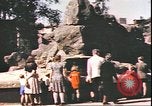 Standbild beschädigt Tiergarten Berlin Deutschland, 1945, aus Sekunde 32 historischem Filmmaterial Videoclip 65675059364