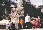 Standbild beschädigt Tiergarten Berlin Deutschland, 1945, aus Sekunde 35 historischem Filmmaterial Videoclip 65675059364