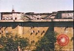Standbild beschädigt Tiergarten Berlin Deutschland, 1945, aus Sekunde 61 historischem Filmmaterial Videoclip 65675059364
