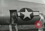 Immagine di Generale MacArthur conferisce con Admirals Kinkaid e van gancio Brisbane Australia, 1944, secondo 4 filmato di repertorio 65675059383