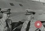 Immagine di Generale MacArthur conferisce con Admirals Kinkaid e van gancio Brisbane Australia, 1944, secondo 9 filmato di repertorio 65675059383