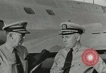 Immagine di Generale MacArthur conferisce con Admirals Kinkaid e van gancio Brisbane Australia, 1944, secondo 10 filmato di repertorio 65675059383