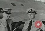 Immagine di Generale MacArthur conferisce con Admirals Kinkaid e van gancio Brisbane Australia, 1944, secondo 12 filmato di repertorio 65675059383