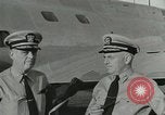 Immagine di Generale MacArthur conferisce con Admirals Kinkaid e van gancio Brisbane Australia, 1944, secondo 13 filmato di repertorio 65675059383