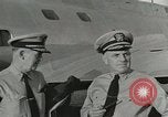 Immagine di Generale MacArthur conferisce con Admirals Kinkaid e van gancio Brisbane Australia, 1944, secondo 15 filmato di repertorio 65675059383