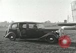 Immagine di Generale MacArthur conferisce con Admirals Kinkaid e van gancio Brisbane Australia, 1944, secondo 27 filmato di repertorio 65675059383