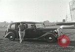 Immagine di Generale MacArthur conferisce con Admirals Kinkaid e van gancio Brisbane Australia, 1944, secondo 30 filmato di repertorio 65675059383