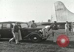 Immagine di Generale MacArthur conferisce con Admirals Kinkaid e van gancio Brisbane Australia, 1944, secondo 34 filmato di repertorio 65675059383