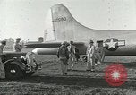 Immagine di Generale MacArthur conferisce con Admirals Kinkaid e van gancio Brisbane Australia, 1944, secondo 38 filmato di repertorio 65675059383