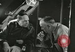 Immagine di Generale MacArthur conferisce con Admirals Kinkaid e van gancio Brisbane Australia, 1944, secondo 45 filmato di repertorio 65675059383