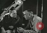 Immagine di Generale MacArthur conferisce con Admirals Kinkaid e van gancio Brisbane Australia, 1944, secondo 46 filmato di repertorio 65675059383