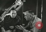 Immagine di Generale MacArthur conferisce con Admirals Kinkaid e van gancio Brisbane Australia, 1944, secondo 49 filmato di repertorio 65675059383