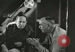 Immagine di Generale MacArthur conferisce con Admirals Kinkaid e van gancio Brisbane Australia, 1944, secondo 50 filmato di repertorio 65675059383