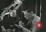 Immagine di Generale MacArthur conferisce con Admirals Kinkaid e van gancio Brisbane Australia, 1944, secondo 53 filmato di repertorio 65675059383