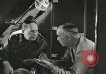 Immagine di Generale MacArthur conferisce con Admirals Kinkaid e van gancio Brisbane Australia, 1944, secondo 54 filmato di repertorio 65675059383