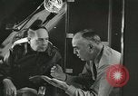 Immagine di Generale MacArthur conferisce con Admirals Kinkaid e van gancio Brisbane Australia, 1944, secondo 55 filmato di repertorio 65675059383