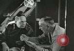 Immagine di Generale MacArthur conferisce con Admirals Kinkaid e van gancio Brisbane Australia, 1944, secondo 57 filmato di repertorio 65675059383