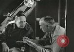 Immagine di Generale MacArthur conferisce con Admirals Kinkaid e van gancio Brisbane Australia, 1944, secondo 58 filmato di repertorio 65675059383