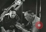 Immagine di Generale MacArthur conferisce con Admirals Kinkaid e van gancio Brisbane Australia, 1944, secondo 59 filmato di repertorio 65675059383