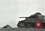 Standbild alliierten Panzer Anzio Italien, 1944, aus Sekunde 45 historischem Filmmaterial Videoclip 65675059398