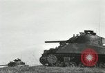 Standbild alliierten Panzer Anzio Italien, 1944, aus Sekunde 46 historischem Filmmaterial Videoclip 65675059398