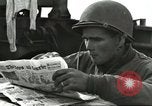Standbild Alliierter Fallschirmjäger Mittelmeer, 1944, aus Sekunde 29 historischem Filmmaterial Videoclip 65675059416