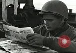 Standbild Alliierter Fallschirmjäger Mittelmeer, 1944, aus Sekunde 35 historischem Filmmaterial Videoclip 65675059416