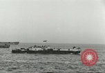 Standbild Alliierter Fallschirmjäger Mittelmeer, 1944, aus Sekunde 59 historischem Filmmaterial Videoclip 65675059416