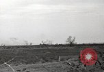 Standbild Alliierte Artilleriefeuer Anzio Italien, 1944, aus Sekunde 57 historischem Filmmaterial Videoclip 65675059417