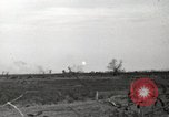 Standbild Alliierte Artilleriefeuer Anzio Italien, 1944, aus Sekunde 59 historischem Filmmaterial Videoclip 65675059417