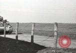 Standbild M4 Tanks Anzio Italien, 1944, aus Sekunde 3 historischem Filmmaterial Videoclip 65675059419