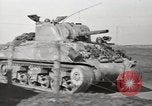 Standbild M4 Tanks Anzio Italien, 1944, aus Sekunde 5 historischem Filmmaterial Videoclip 65675059419