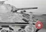 Standbild M4 Tanks Anzio Italien, 1944, aus Sekunde 6 historischem Filmmaterial Videoclip 65675059419