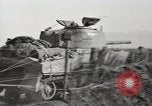 Standbild M4 Tanks Anzio Italien, 1944, aus Sekunde 8 historischem Filmmaterial Videoclip 65675059419