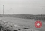 Standbild M4 Tanks Anzio Italien, 1944, aus Sekunde 14 historischem Filmmaterial Videoclip 65675059419