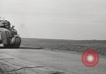 Standbild M4 Tanks Anzio Italien, 1944, aus Sekunde 15 historischem Filmmaterial Videoclip 65675059419