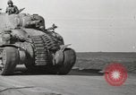 Standbild M4 Tanks Anzio Italien, 1944, aus Sekunde 16 historischem Filmmaterial Videoclip 65675059419